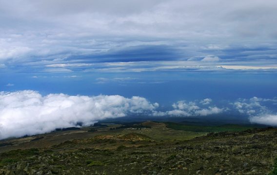 Дорога над облаками к вершине вулкана Халеакала.