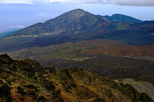 Цветной кратер вулкана Халеакала.