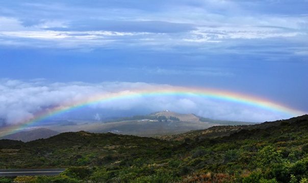 Радуга над поселением Kula. Дорога на вершину вулкана Халеакала.