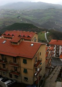 Красные крыши Сан-Марино.