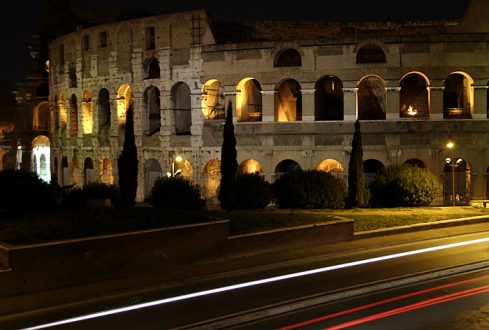 Ночная дорога и кипарисы у Колизея.