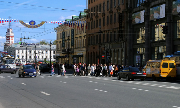 Пешеходный переход через Невский проспект.