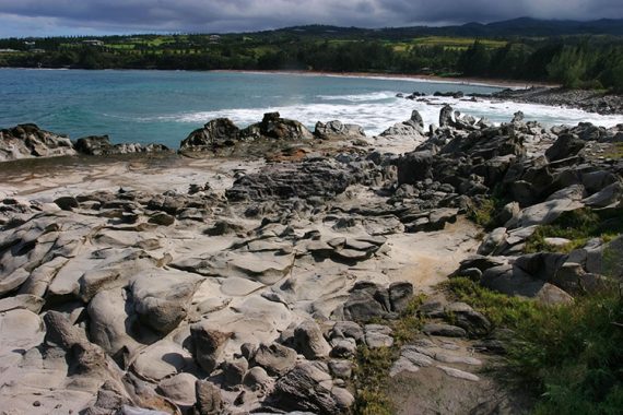 Необычная лава белого цвета в местечке Kapalua.