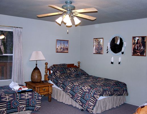 Обстановка внутри коттеджа. Yosemite bug lodge.