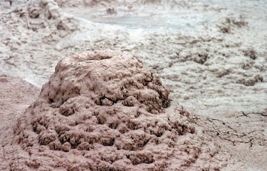 Бурлящая грязевая лужа. Fountain paint pot.