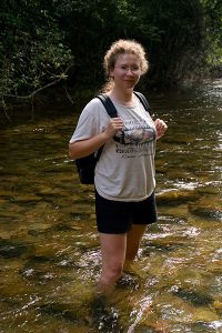 Вброд через реку. По пути к пещере ATM.