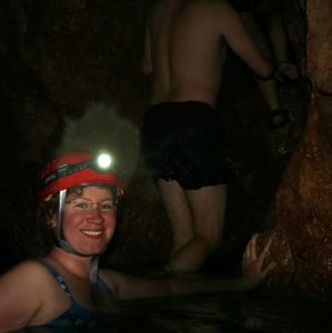 Подъем на третий уровень пещеры ATM, уровень воды поднялся до плеч.