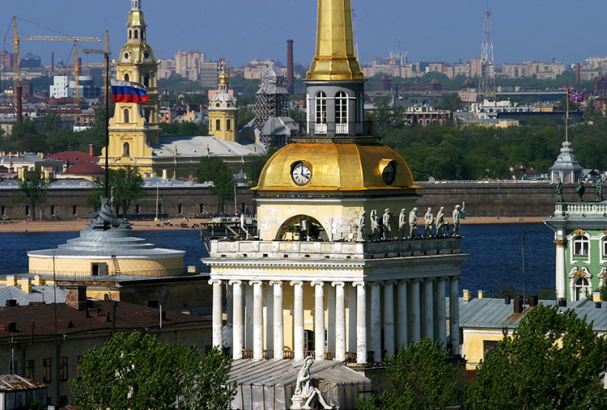 Адмиралтейство и новые стройки на заднем плане.