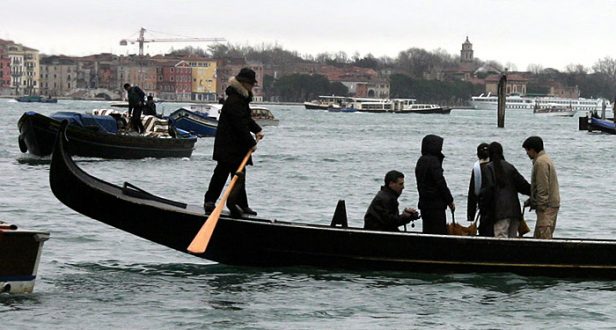 Traghetto - гондола-паром, пересекающая Гранд Канал только поперек.