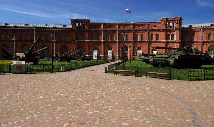 Внутренний двор Артиллерийского музея (основан в 1756 году).