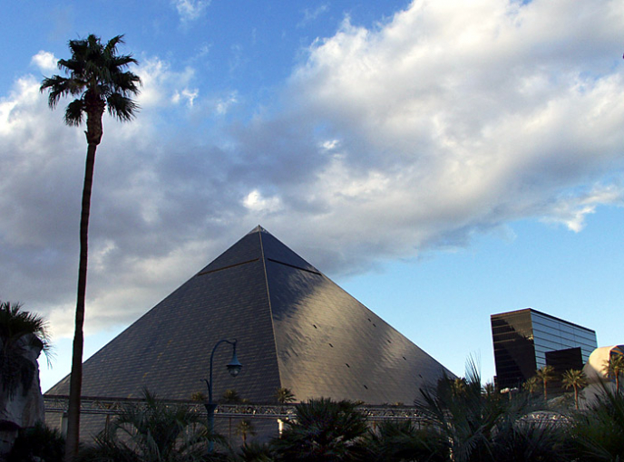 Казино-пирамида "Luxor".