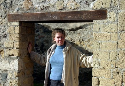 Дверной проем в одном из домов Геркуланума.