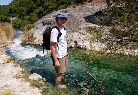 Илья на секунду заскочил в горячий источник в Фермопилах.