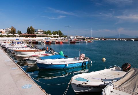 Набережная в Волосе (Volos). По легенде, из этого города отчалили Аргонавты за Золотым Руном.