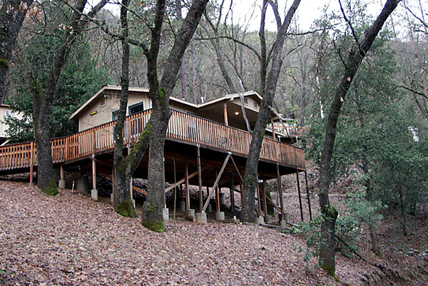 Наше пристанище в парке: Yosemite bug lodge.