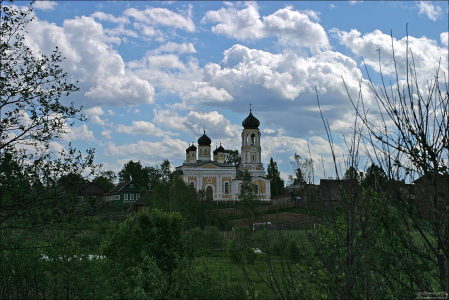 Церковь около деревни Акуловка. 2005 год.