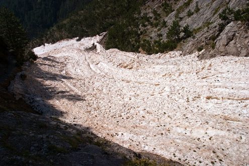 Старый ледник спускается со склонов горной системы Олимп.