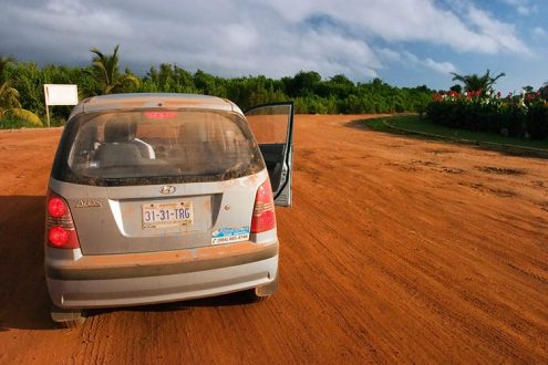 Оранжевая земляная дорога на полуострове Плаценсия.
