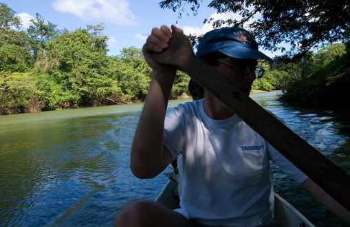 Сплав на каноэ по Belize river, в районе деревни Bermudian Landing.