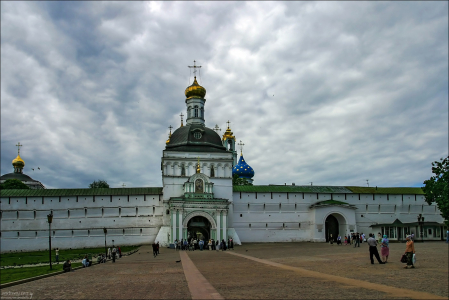Троице-Сергиева Лавра и фантастические облака.