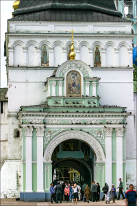 Святые ворота – главный вход в монастырь. Троице-Сергиева Лавра, Сергиев Посад.