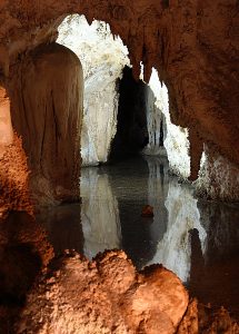 Подземное озеро. Carlsbad Caverns National Park.