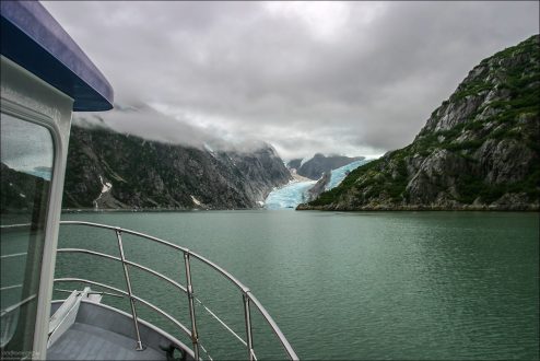 Подплываем к Северо-западному леднику (Northwestern Glacier).