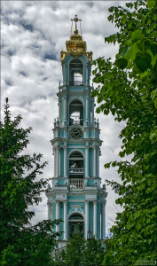 Стройная пятиярусная колокольня Троице-Сергиевой Лавры (высота 88 метров). Сергиев Посад.
