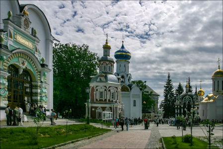 Внутри Троице-Сергиевой Лавры.