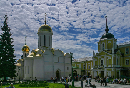 Троицкий собор и здание Ризницы. Троице-Сергиева Лавра.