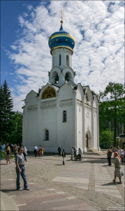 Храм Сошествия Святого Духа (15-й век), где покоятся мощи преподобного Максима Грека. Троице-Сергиева Лавра.