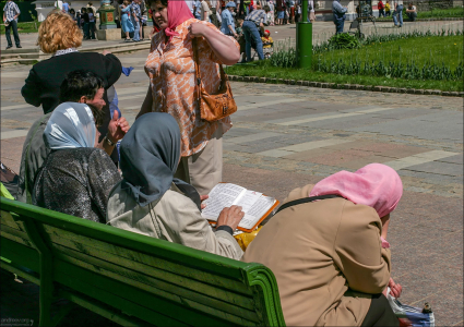 Паломники в Троице-Сергиевой Лавре.