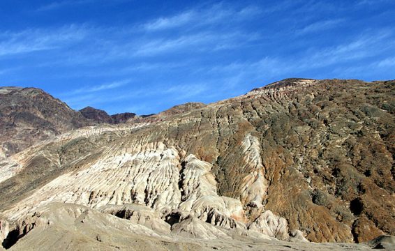 Стены золотого каньона.