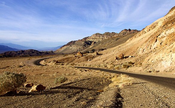 Дорога через Золотой каньон.
