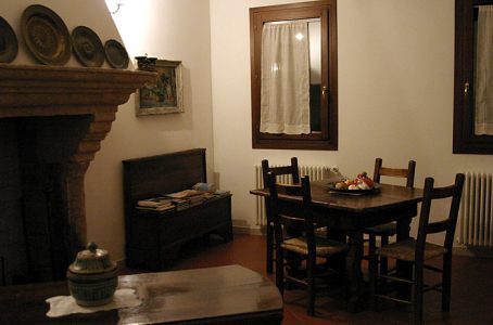 Столовая в агри-гостинице "Alla Cedrara". Город Ferrara.