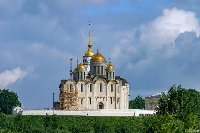 Успенский собор (12-й век), заложен при Андрее Боголюбском. Владимир.