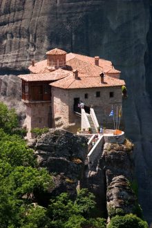 Вход в монастырь Руссану. Метеоры.