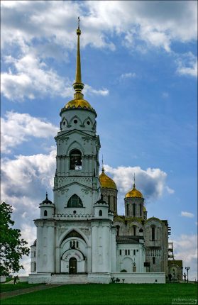 Колокольня Успенского собора. Владимир.
