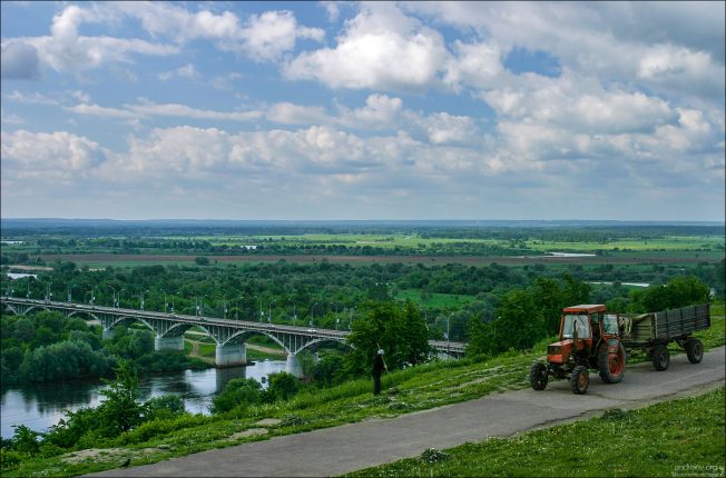 Автомобильный мост через Клязьму. Построен в честь 850-летия Владимира (в 1958 году).