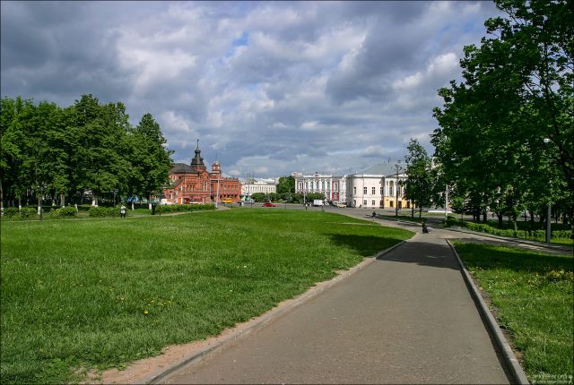 Площадь перед Успенским собором. Владимир.