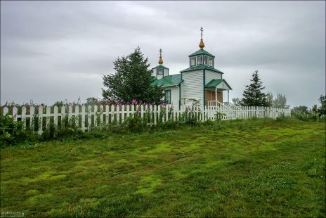 Небольшая церковь в деревне Нинильчик.