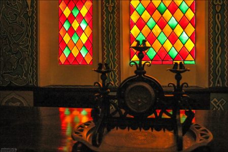 Цветные витражи в помещении Суздальской дегустации. 2005 год.