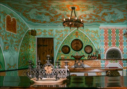 Расписные хоромы-полати Суздальской дегустации.