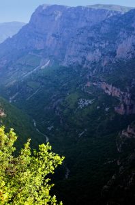 Каньон Викос (Vikos George). Глубина 900 метров.