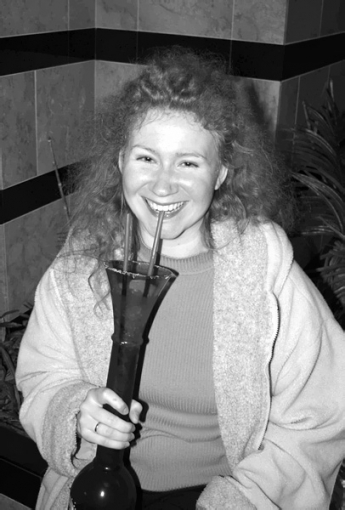 Катя с "Маргаритой" в длинном стакане. Отель "Luxor". Лас-Вегас, Невада.