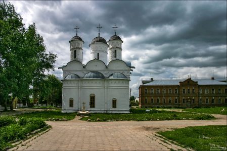 Трёхглавый собор Ризоположенского монастыря (16-й век). Суздаль.