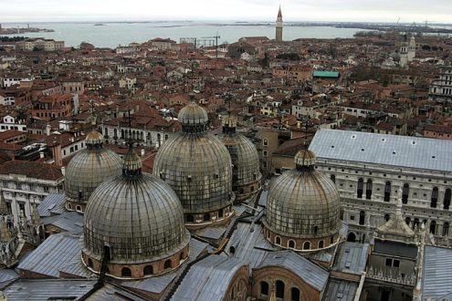 Вид на Венецию и лагуну с высоты колокольни (The Campanile). Именно здесь Галилио впервые демонстрировал свой телескоп в 1609 году.