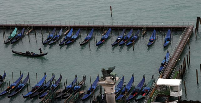 Стоянка гондол у площади San Marco.