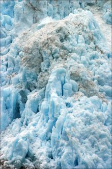 Синяя толща ледника.