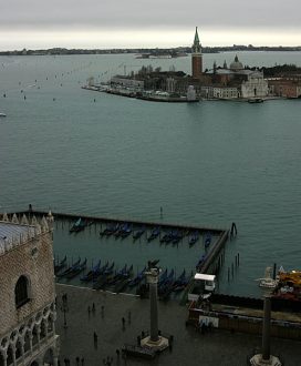 Вид с колокольни на гавань и остров San Giorgio Maggiore.